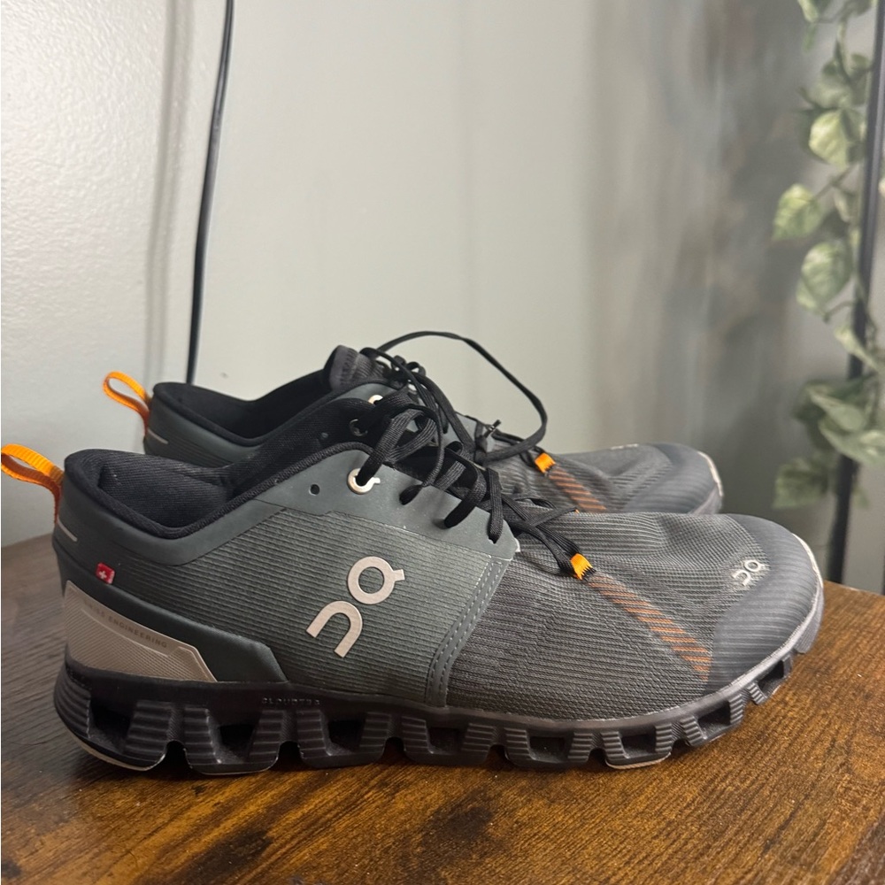 Men’s On Cloud x3 shift sneakers size 10.5 ‘lead tumeric’